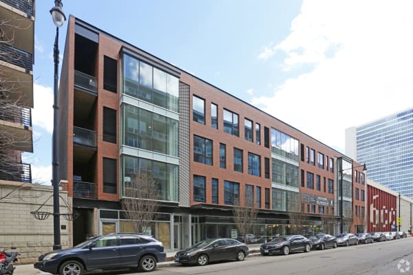 853 N Larrabee St property